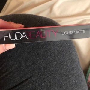 HUDA BEAUTY Makeup - HUDA beauty liquid matte in shade Alluring. HUDA BEAUTY Makeup - HUDA beauty liquid matte in shade Alluring.